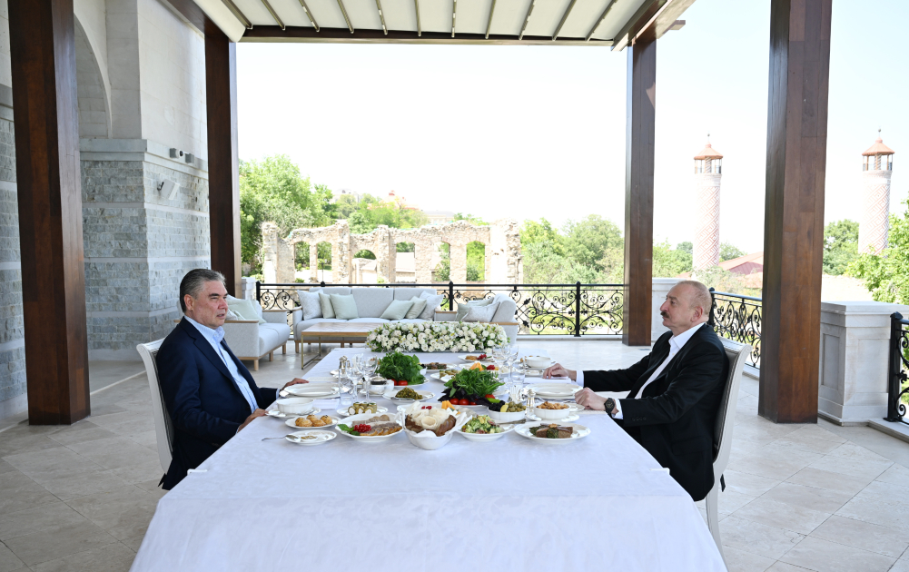 İlham Əliyev Berdiməhəmmədovla Şuşada nahar edib