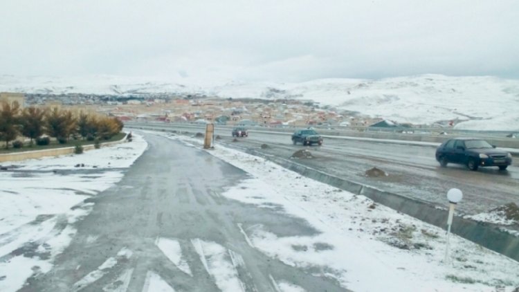 Bakı-Şamaxı yolu buz bağladı
