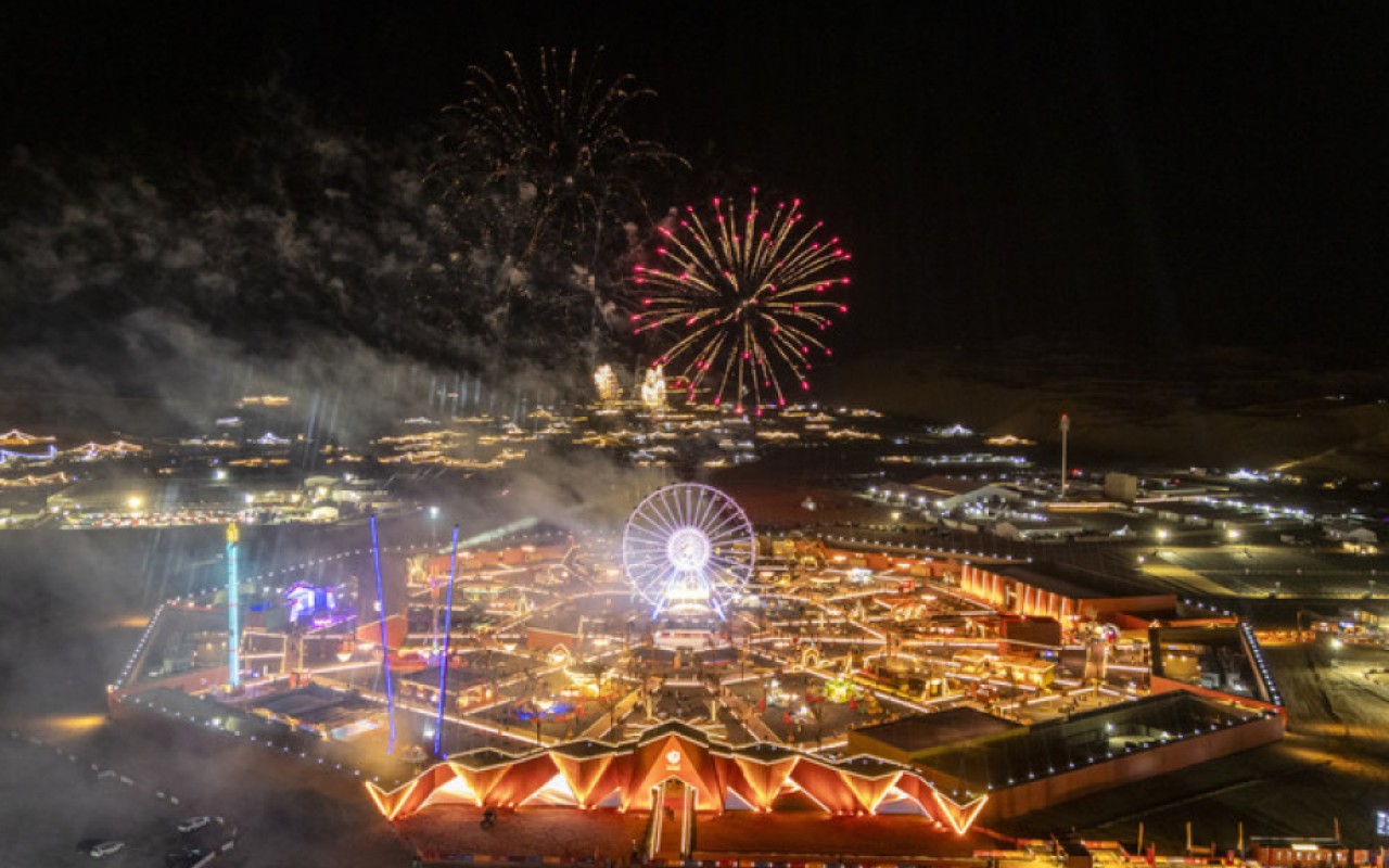 Əbu-Dabi Yeni il gecəsi rekorda imza atdı - Ən uzun atəşfəşanlıq