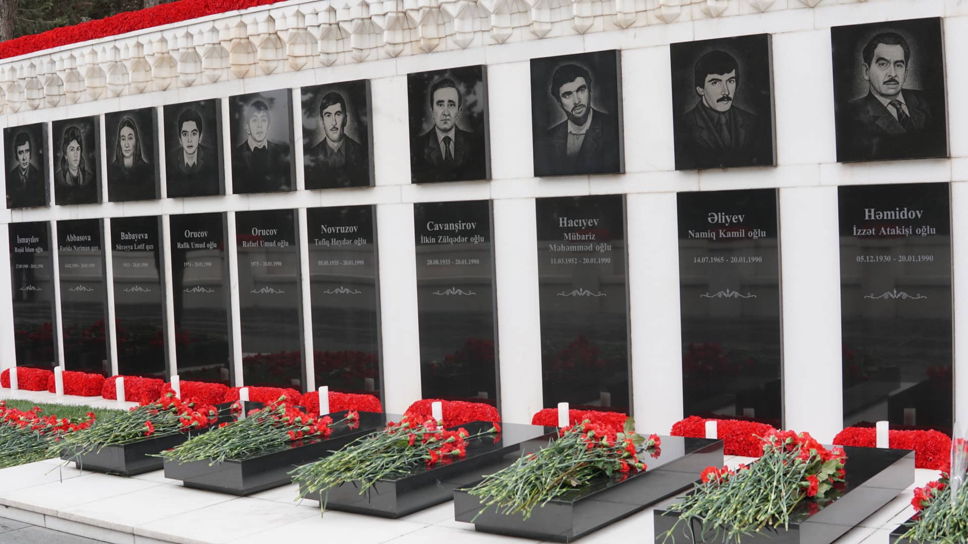 Baş nazir və spiker Şəhidlər xiyabanını ziyarət ediblər