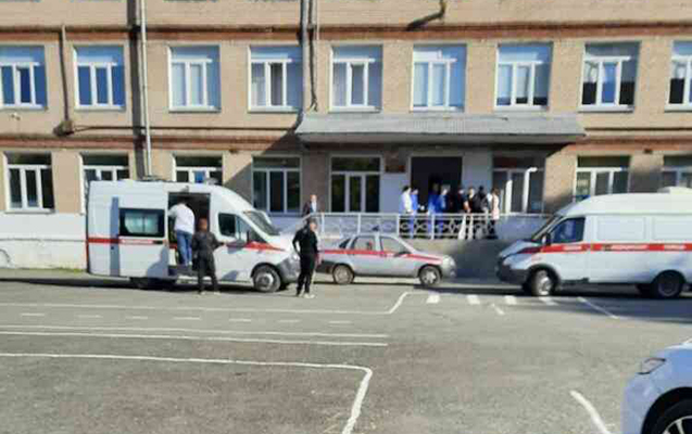 Rusiyada 9-cu sinif şagirdi məktəbə silahlı hücum edib, müəllim yaralanıb