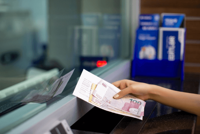 Əhalinin banklarda neçə milyard manat əmanəti var?