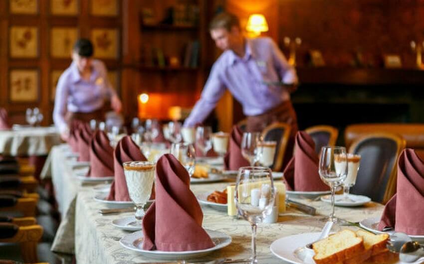 Əhali kafe-restoranlara 790 milyon manatdan çox pul xərcləyib