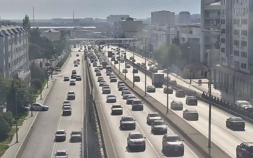 Bakının bir sıra yollarında tıxac yaranıb