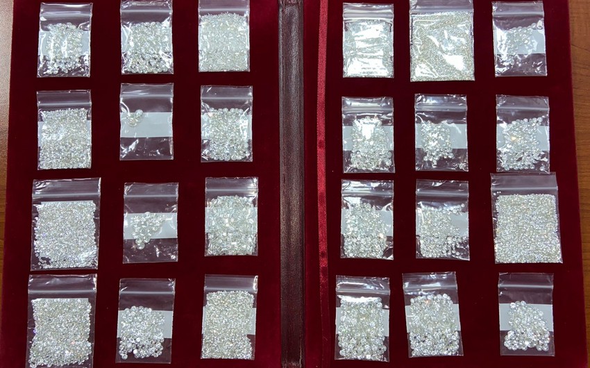 Dubaydan Bakıya 700 karat brilyant qaşlar gətirirdi – Gömrükçülər saxladı