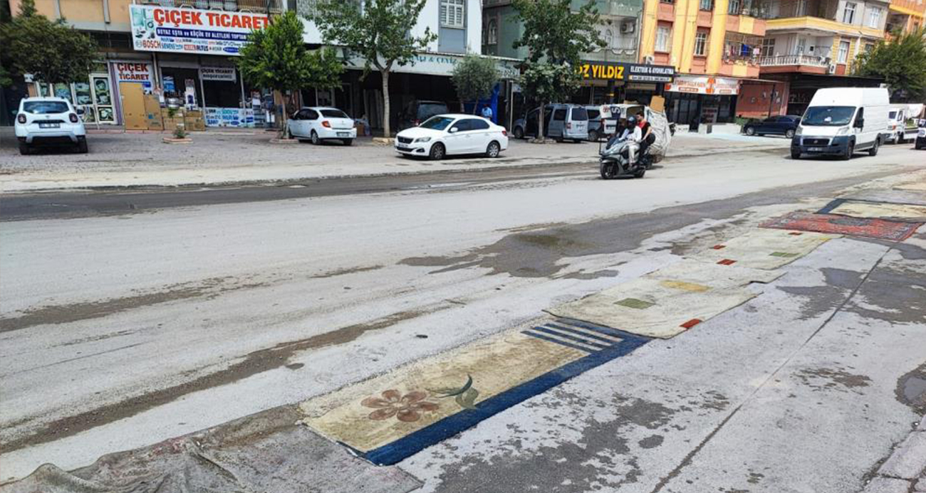 Təmir edilməyən yola xalça sərdilər  - FOTO