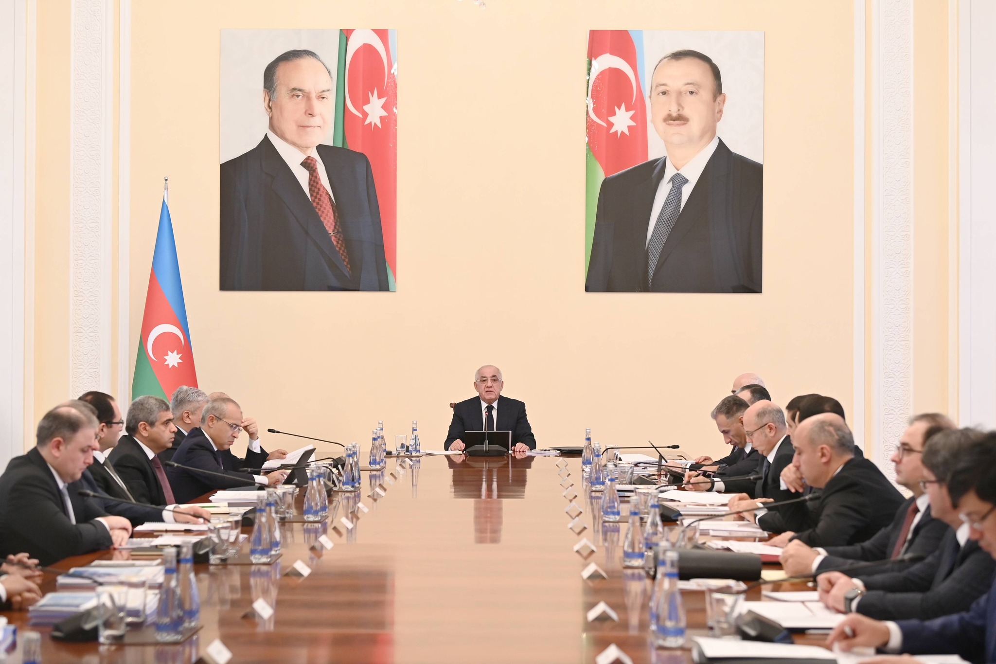 Gələn ilin büdcə layihələri Prezidentə təqdim edildi