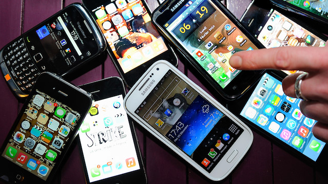 Ölkəyə gətirilən 1 ədəddən artıq mobil telefonların qeydiyyatı üçün 100 manat rüsum alınacaq