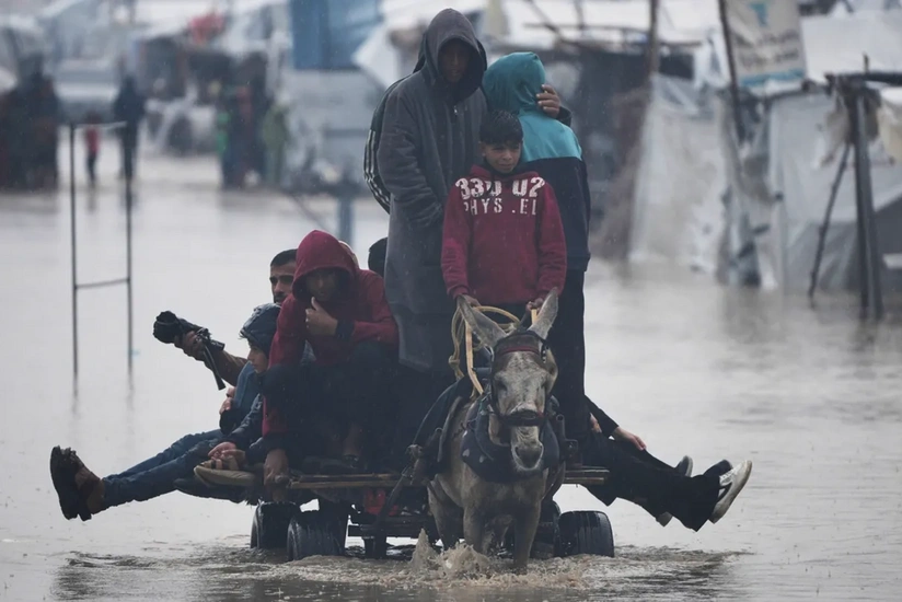 Qəzzada təbii fəlakət nəticəsində ölənlərin sayı 12-yə çatıb