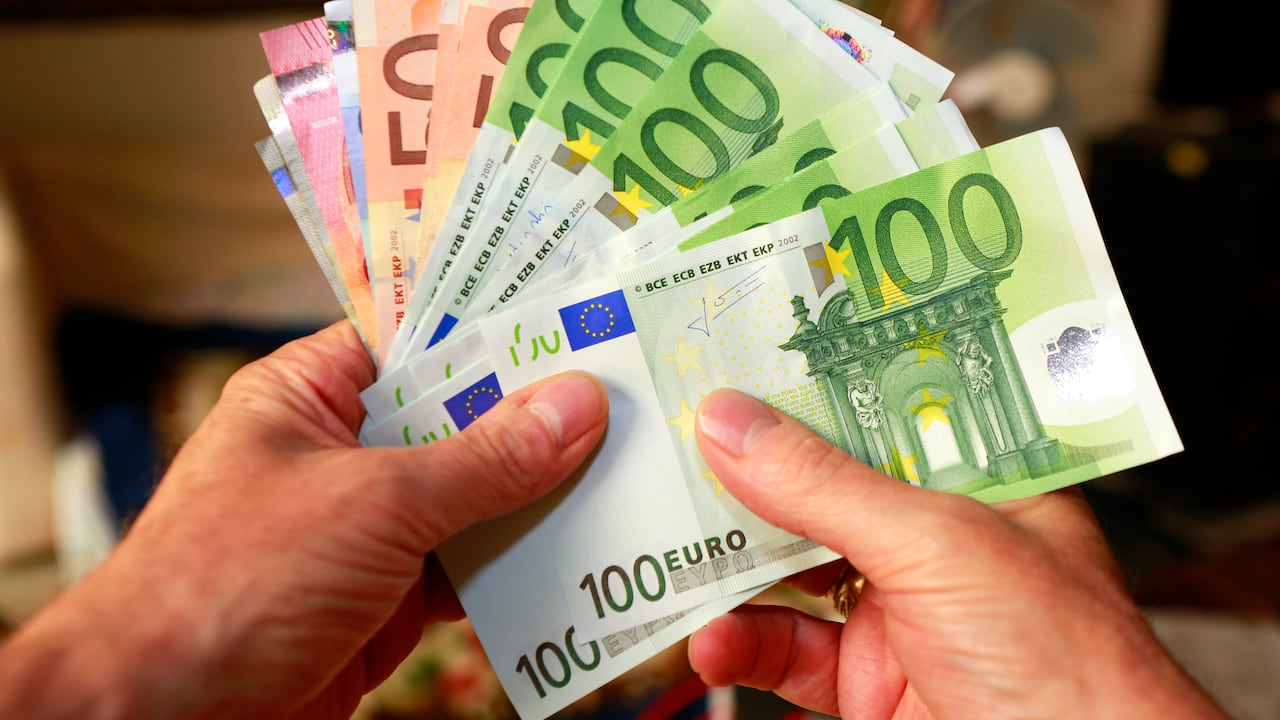 Rəsmi məzənnələr açıqlandı