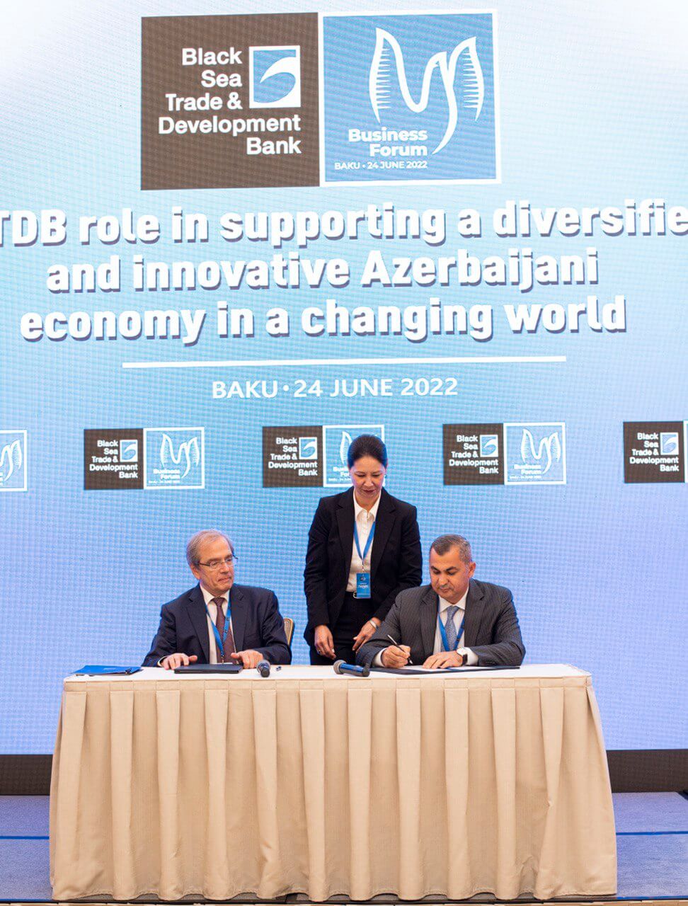 “TuranBank” nüfuzlu maliyyə qurumundan iri həcmli kredit cəlb etdi