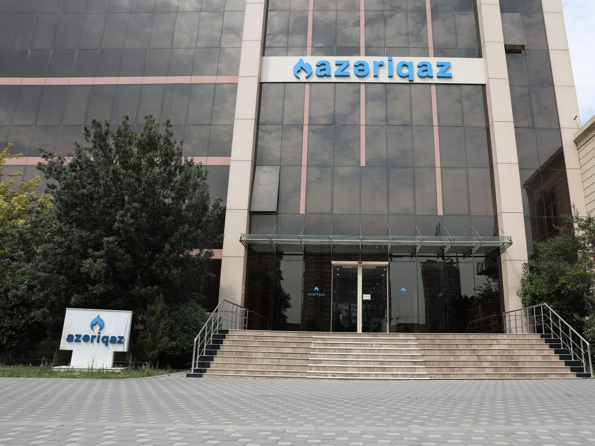 Eyni küçənin malikanələrini birləşdirən qanunsuz əməl