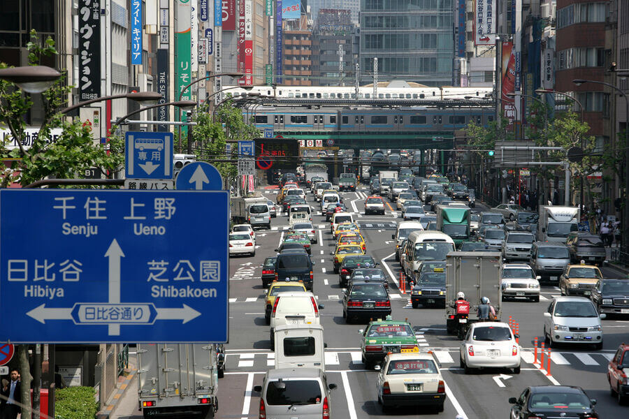 Polis 60 il sürücülük vəsiqəsi olmadan avtomobil idarə edən sürücünü saxladı