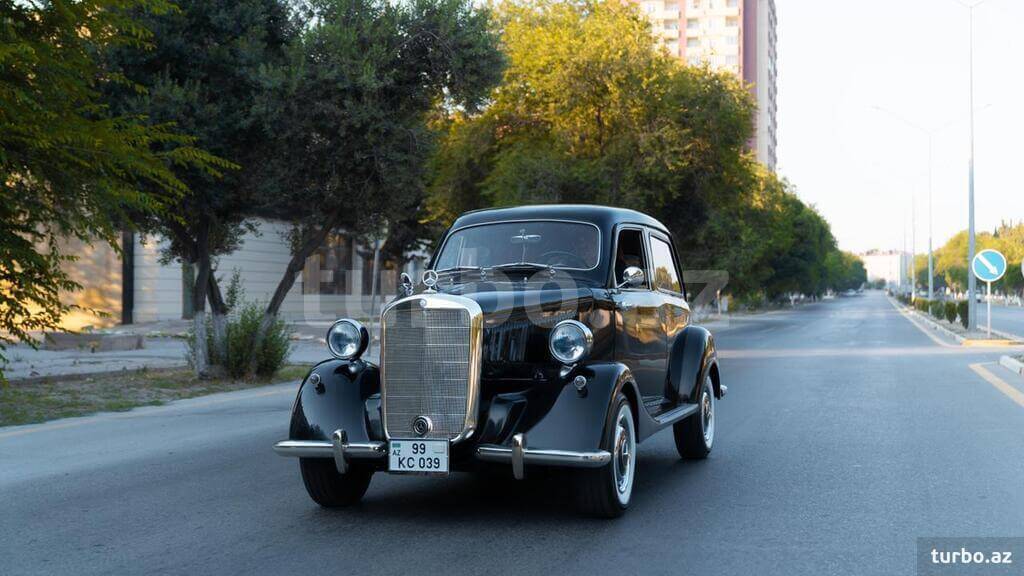 Azərbaycanda 85 ilin avtomobili 1,5 milyon dollara satılır - FOTO