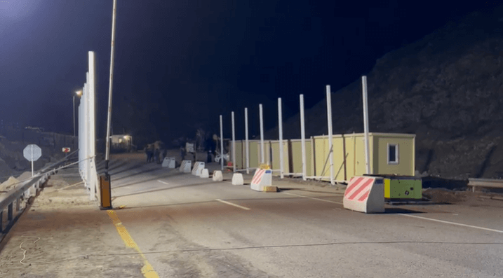 Laçın-Xankəndi yolunda qurulan sərhəd-buraxılış məntəqəsi enerji ilə təmin olundu