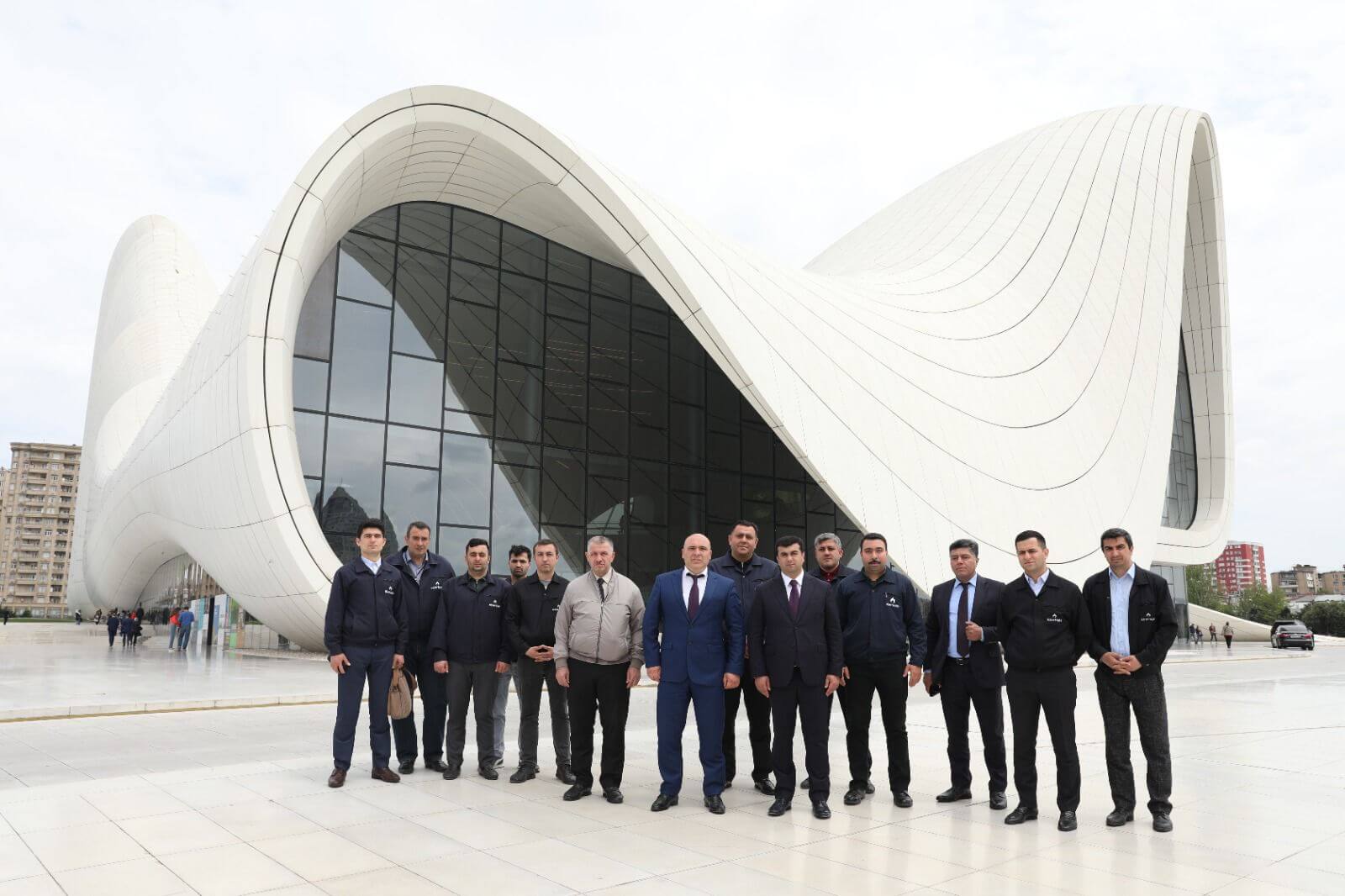 "Azəriqaz"ın rəhbər şəxsləri və gənc mütəxəssisləri Heydər Əliyev Mərkəzində - FOTO