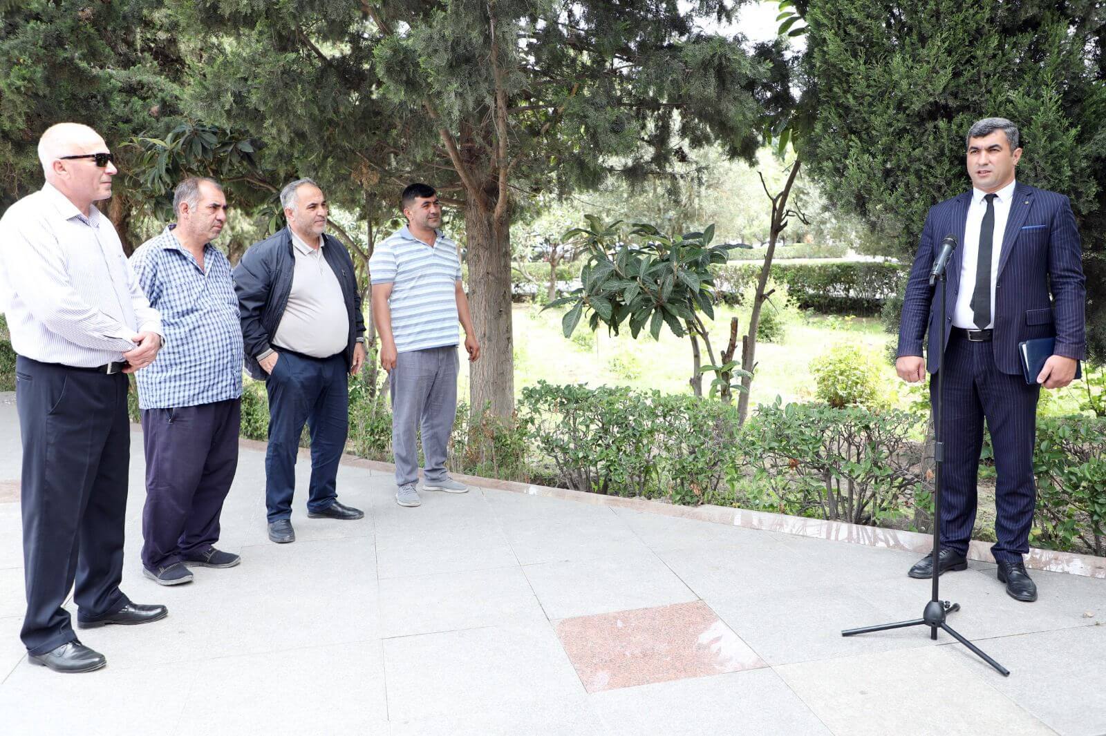 Yevlax sahibkarları "Açıq mikrofon"da suallarını ünvanladı