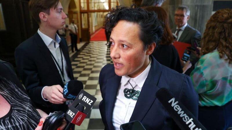 Ədliyyə naziri sərxoş vəziyyətdə avtomobil idarə etdiyinə görə istefa verib