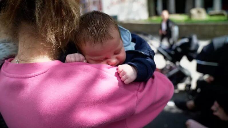 İngiltərədə evsiz ailələrin sayında rekord artım qeydə alınıb