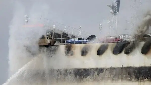 Hollandiyada gəmidə yanğın baş verib: Bir ölü, çoxlu yaralı var