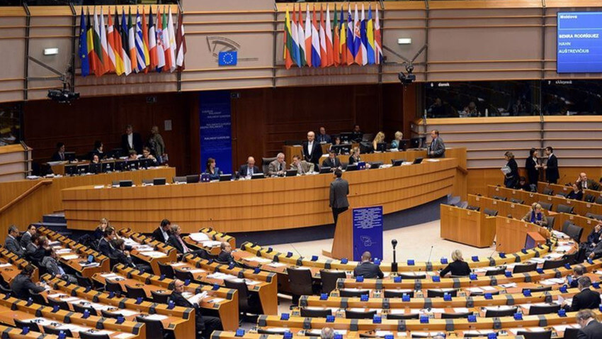 Polşa Almaniyanı Avropa Komissiyasına şikayət edib