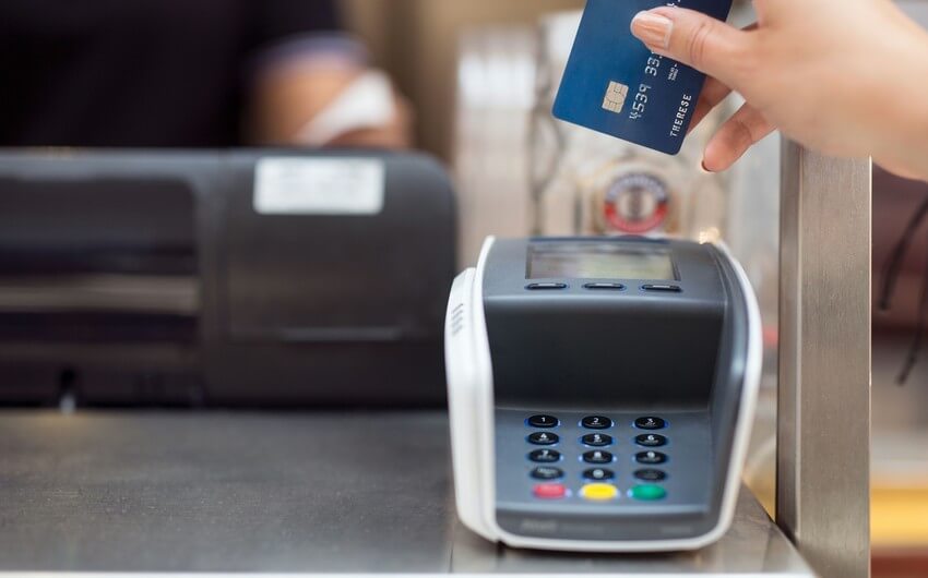 Xaricilərin bank kartları ilə xərcləmələri 9% azalıb