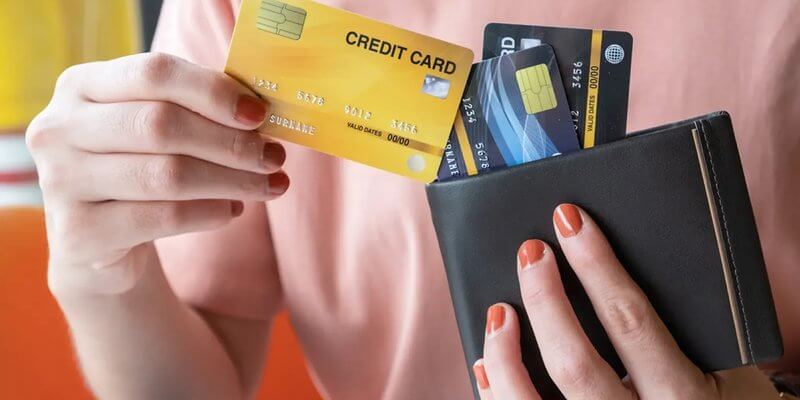 Amerikalıların kredit kartları üzrə borcları 1 trilyon dollar keçib