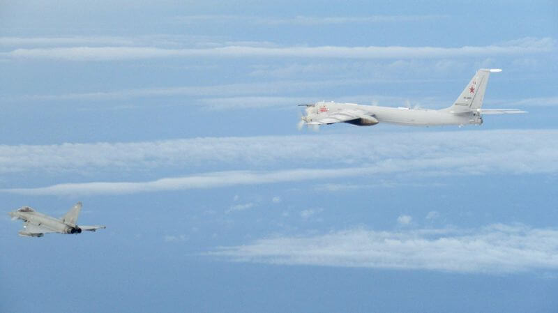 Britaniya təyyarələri Rusiya təyyarələri ilə üz-üzə gəlib