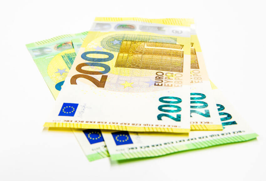 Rəsmi məzənnələr açıqlandı