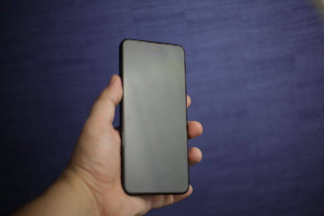 Rusiya öz smartfonunu təqdim edib – FOTO