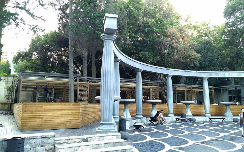 Fəvvarələr meydanındakı qanunsuz tikinti işlərinin qarşısı alınıb