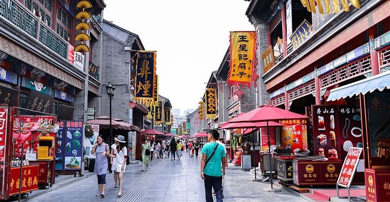 Çin turistlər üçün COVID-19 testi tələbini ləğv edir