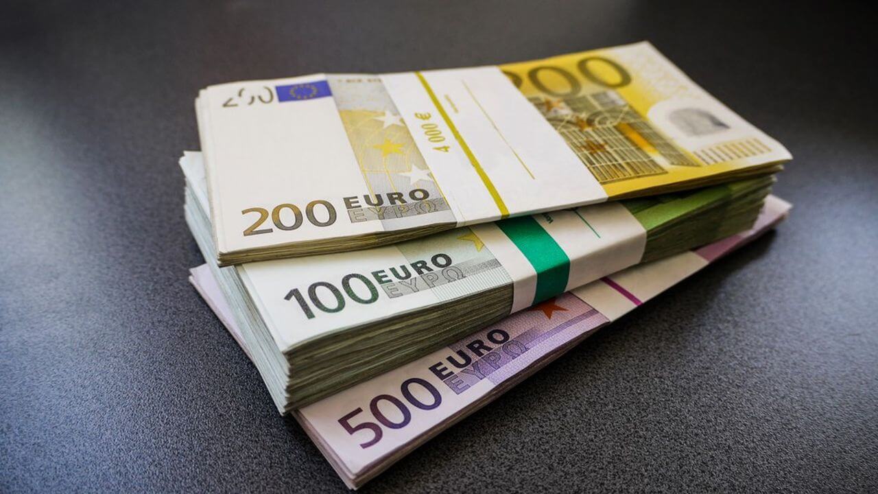 Rəsmi məzənnələr açıqlandı