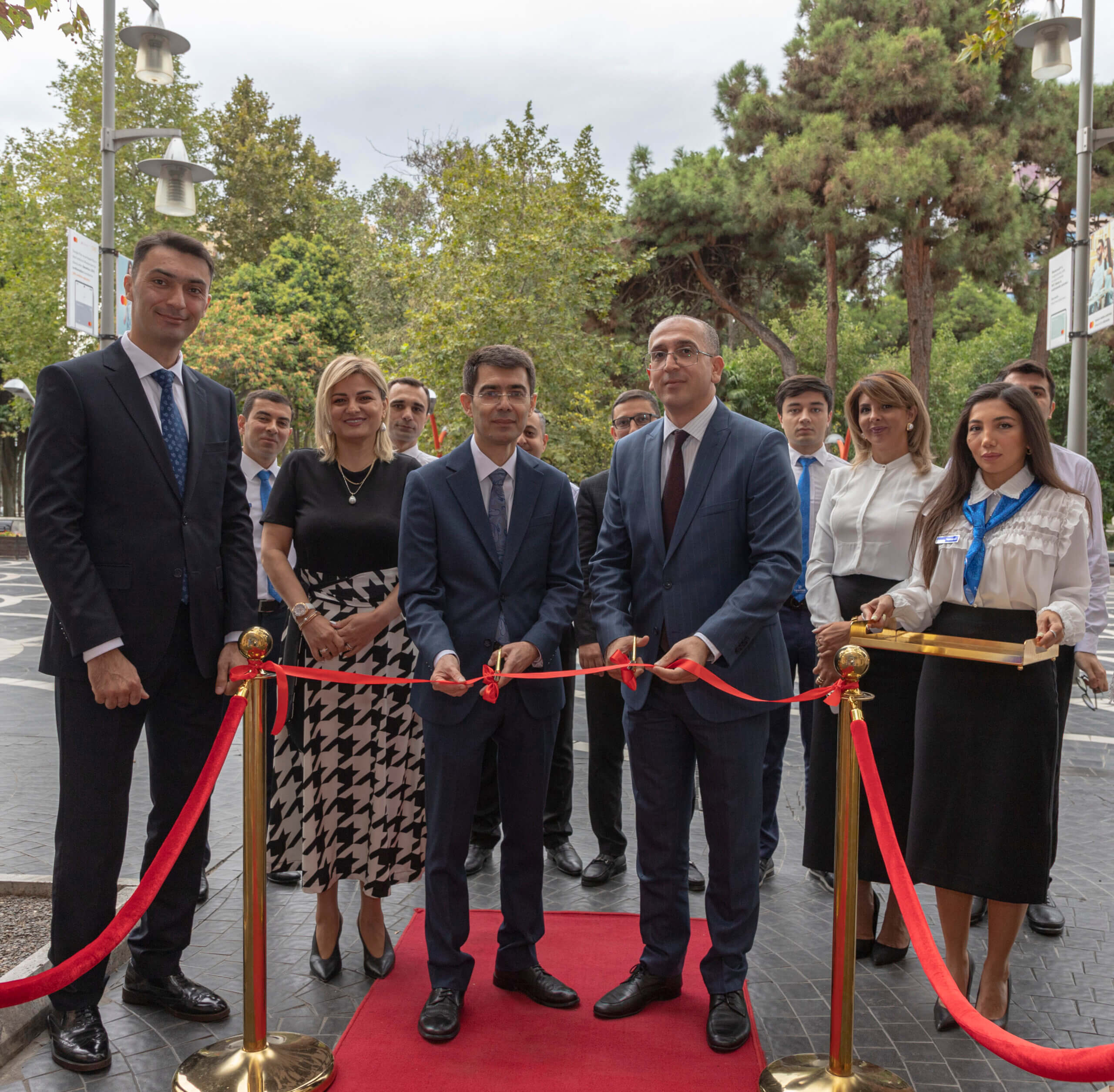 "TuranBank" yeni Fəvvarələr şöbəsini müştərilərin istifadəsinə verdi