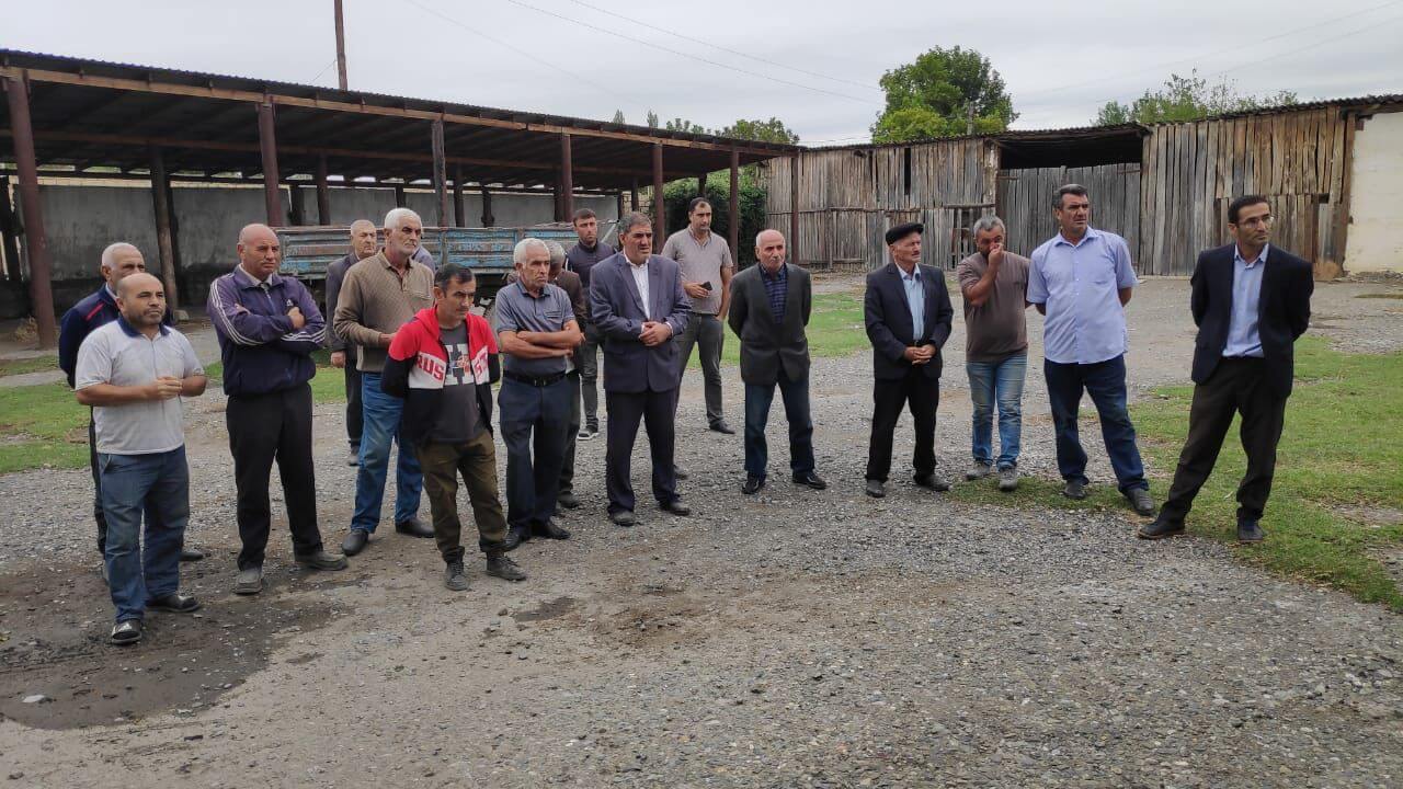 Həftənin ilk “Açıq mikrofon” aksiyası Ucarın Şahlıq kəndində keçirildi