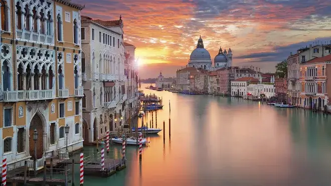 Venesiyaya giriş üçün turistlərdən indi 5 avro alınacaq