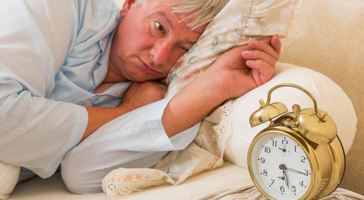 Niyə böyüklər qocaldıqca daha tez oyanırlar?