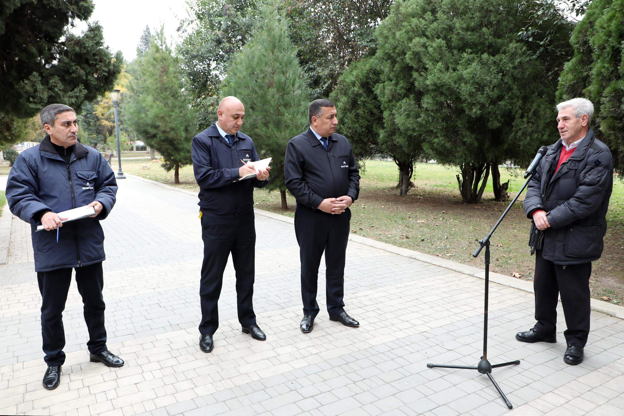 Böyük şəhər sahibkarlarının kiçik problemləri "Açıq mikrofon"da