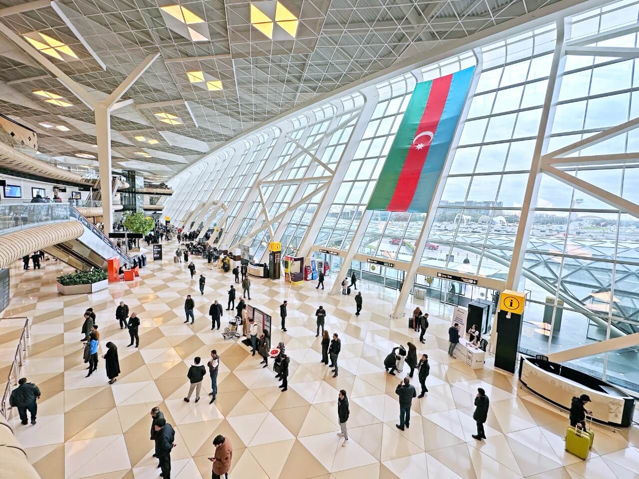 Bakı Aeroportunun sərnişin axını ilin sonunadək 5,7 milyonu ötəcək
