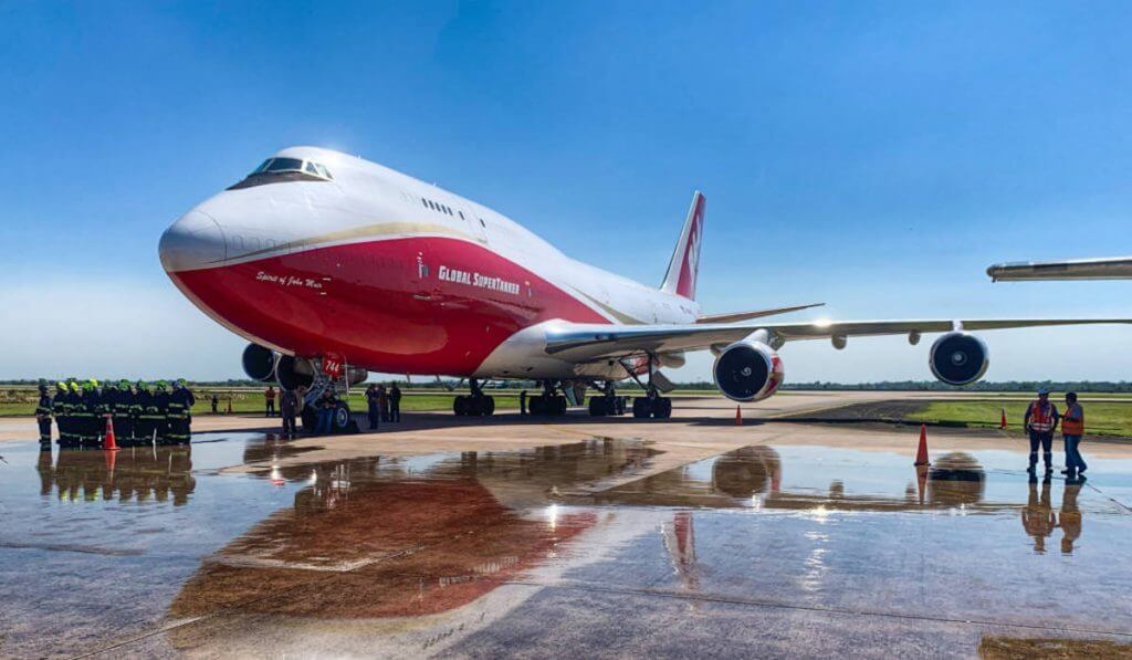 Dünyanın ən böyük yanğınsöndürmə təyyarəsi: Supertanker