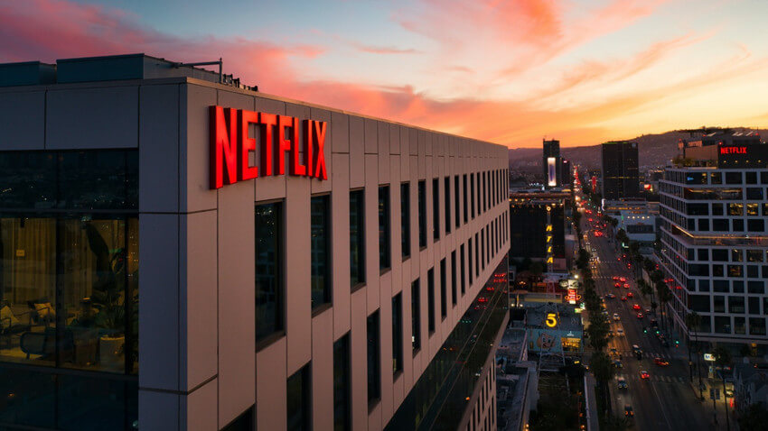 "Netflix"in gəliri birinci rübdə 1 milyard dollardan çox artdı - HESABAT