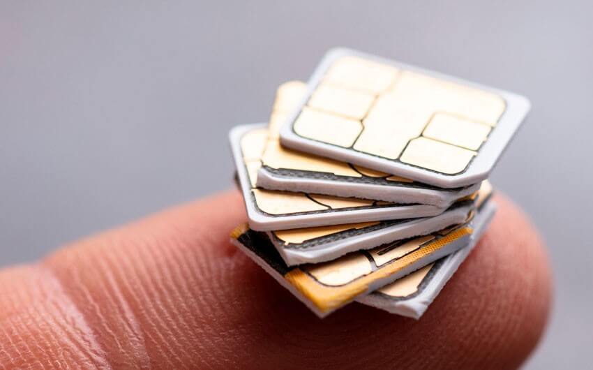 Rusiyada miqrantlar 1-dən çox telefon nömrəsi işlədə bilməyəcək